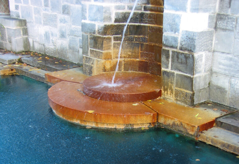 removing-copper-iron-pool-stains-metal-stains-in-pool