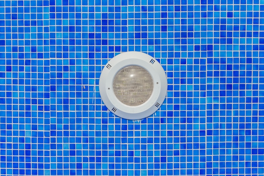 swimming pool light not in water