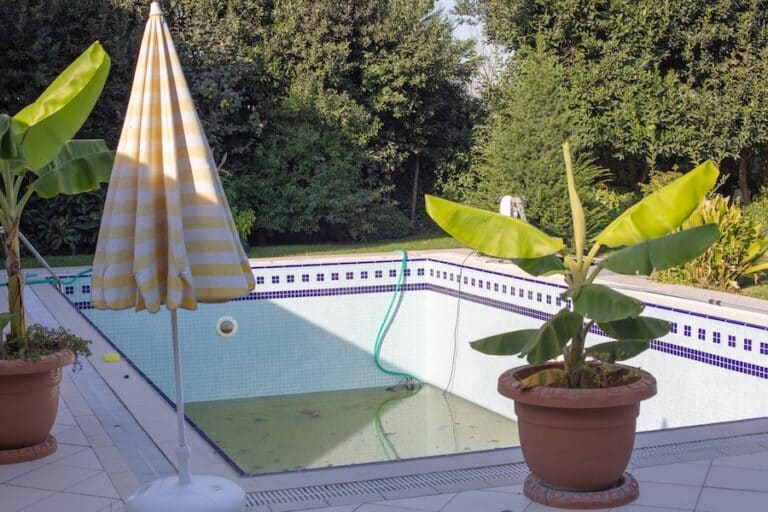 When Does a Pool Need an Acid Wash?
