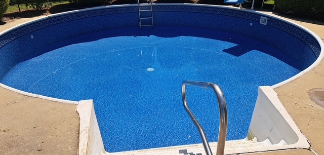Clean circular swimming pool