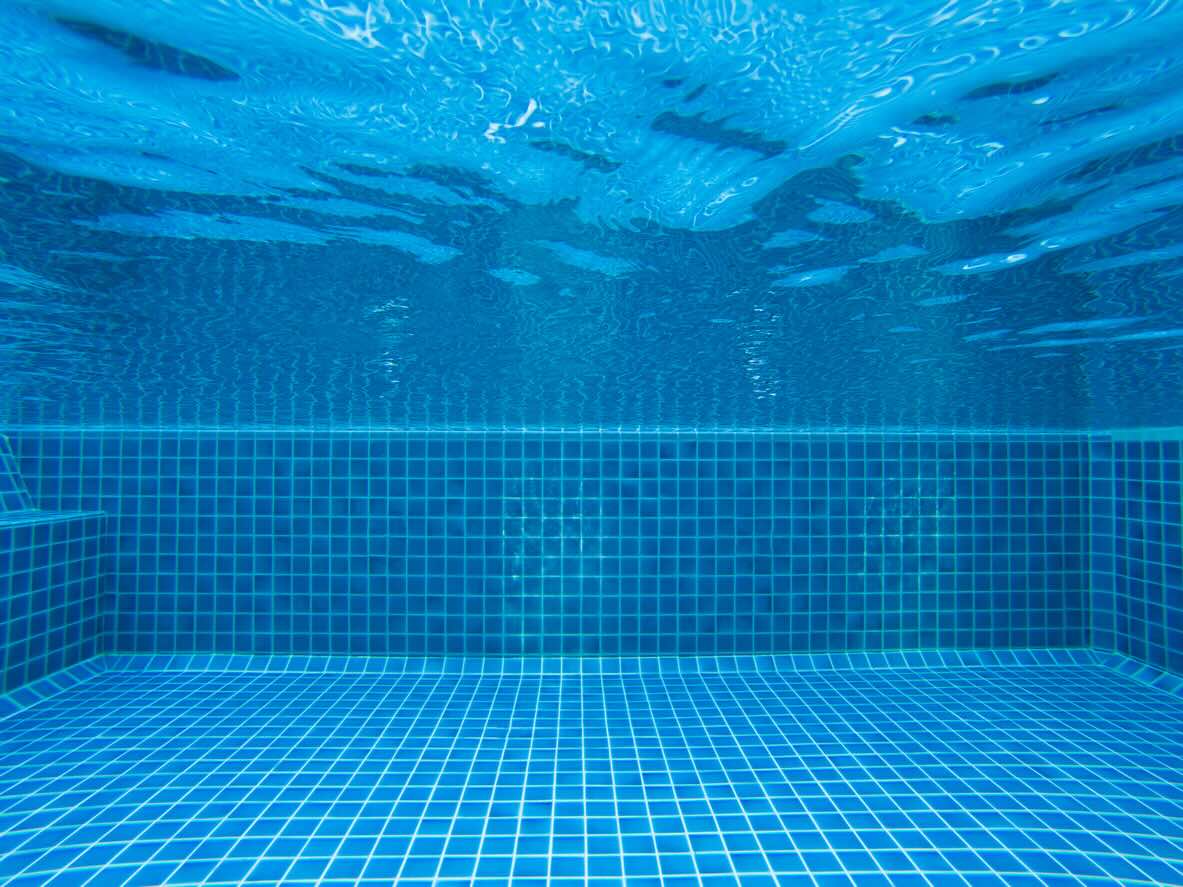 underwater-shot-of-swimming-pool